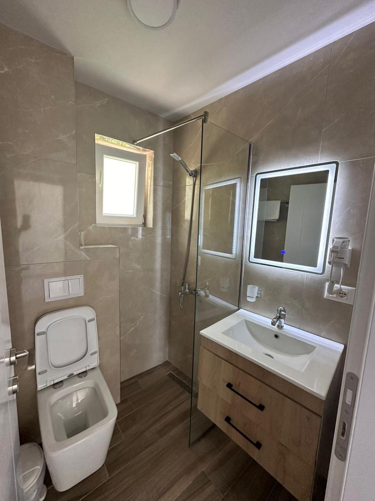 Hotel Demoli Pogradec Luaran gambar